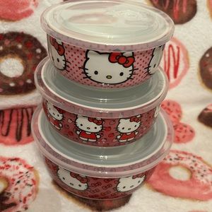 NWT set of Hello Kitty ceramic food storage bowls with vented covers. Sm/med/lrg